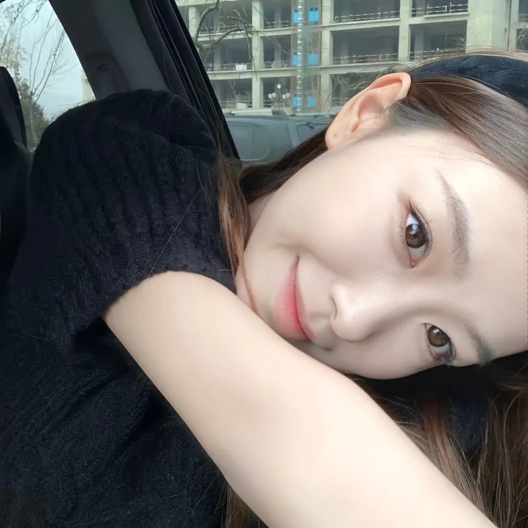 莫妮克：自我介绍一下